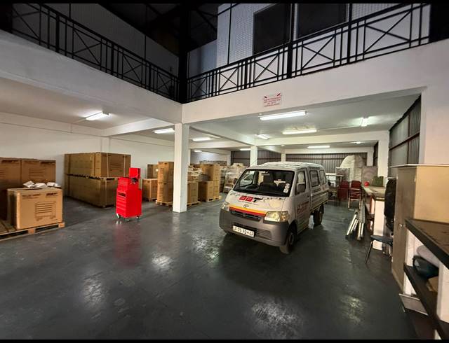 590M² WAREHOUSE TO LET IN SPARTAN